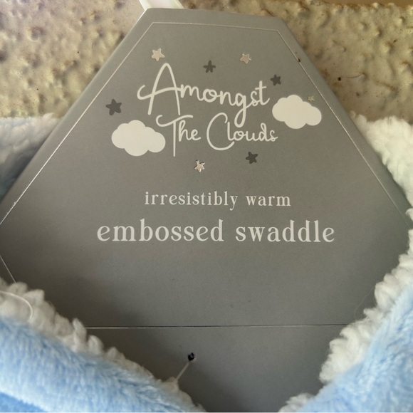 Amongst The Clouds irresistibly warm embossed swaddle blanket blue 0-3 months - Picture 7 of 8